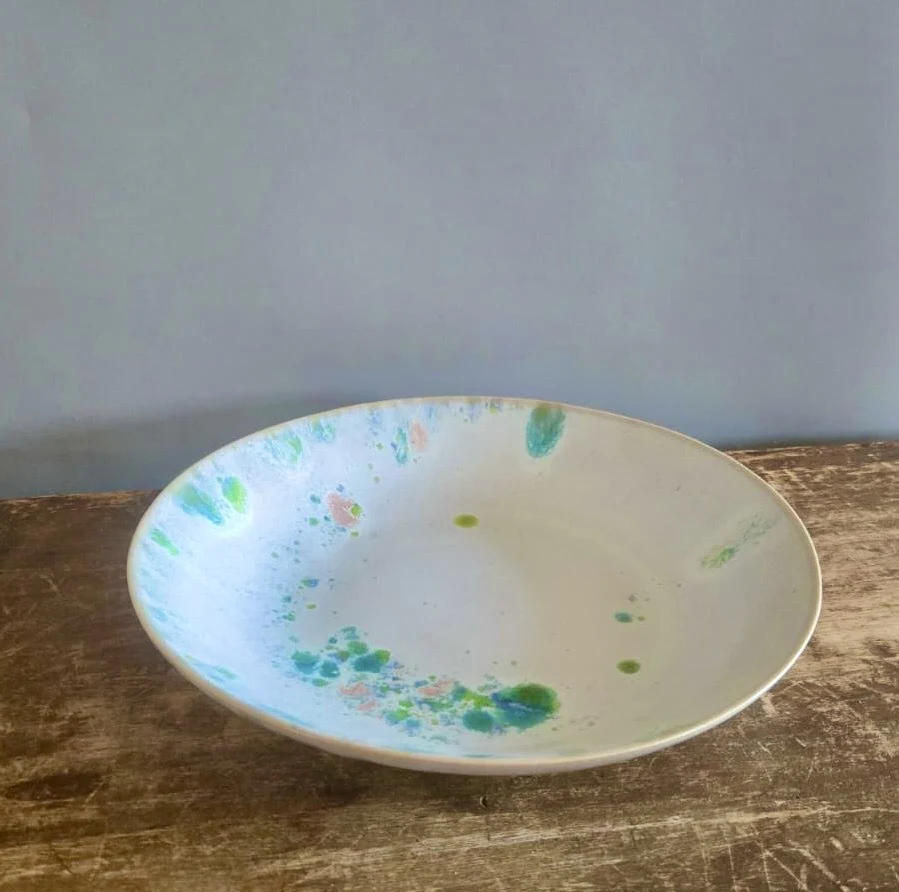 Grande assiette aux émaux pastel