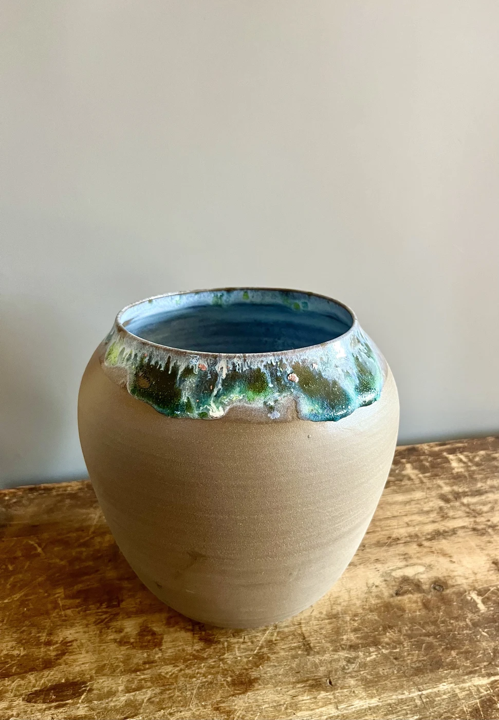 Vase rond émaillé bleu